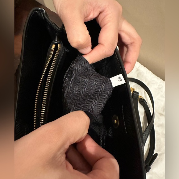 PRADA Medium Galleria Saffiano leather bag - Picture 13 of 16